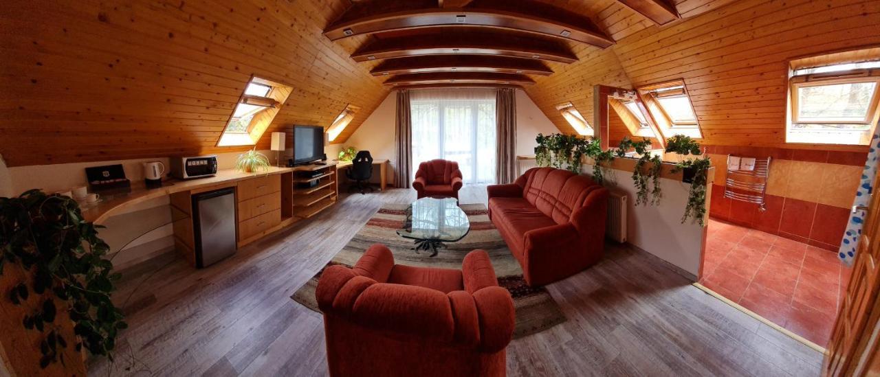 Platan Panzio Hotel Dobogoko Eksteriør billede